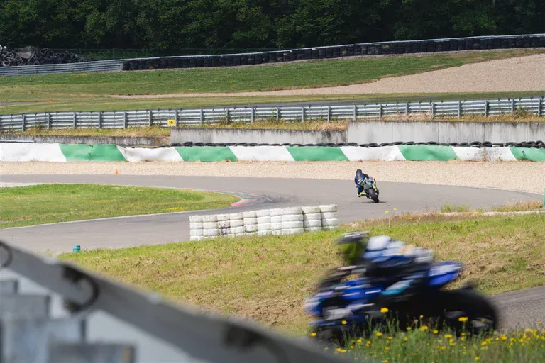 Yamaha Track Day Mettet 2025 : une journée ensoleillée pleine d'adrénaline 6 track days mettet 2